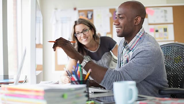 ofiste çalışan ortaklar