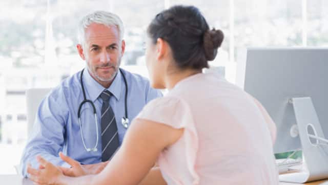 A woman speaks the doctor in the office