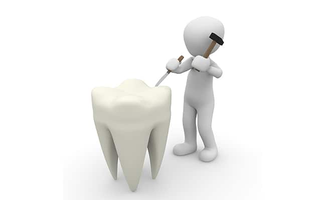 Diş kırmaya çalışan kişi karakteri