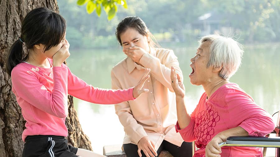 วิธีป้องกันกลิ่นปากในผู้สูงอายุ
