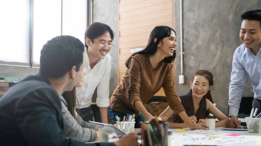 group-of-asian-business-people-team