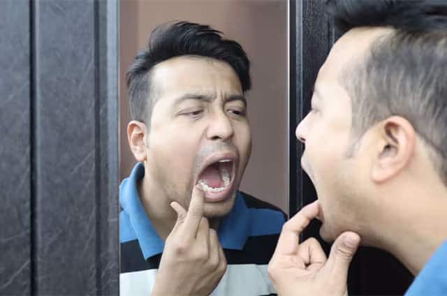 A young man in pain looking for alternatives for gum pain relief 