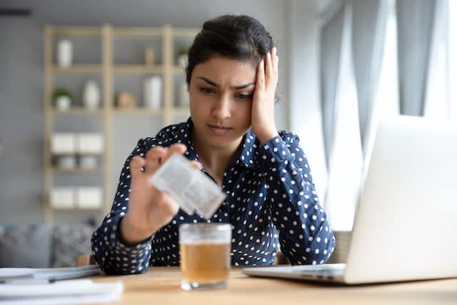causes of dry throat and how to get rid of it - colgate india