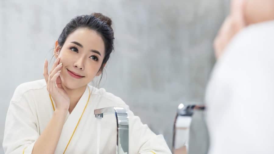 portrait-of-asian-beautiful-woman-watch