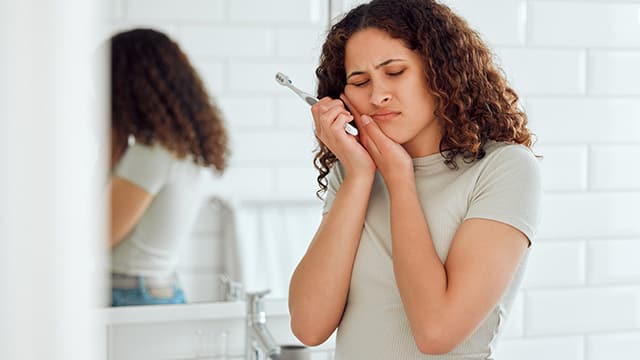 woman with toothache