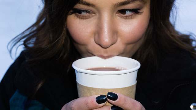 Quel est le meilleur moyen d’éliminer les taches de café sur vos dents?