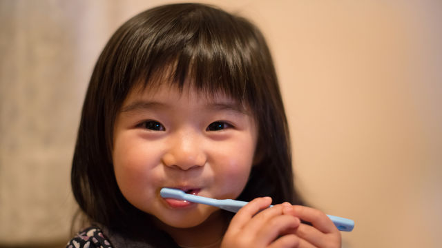 Kids eating icecream