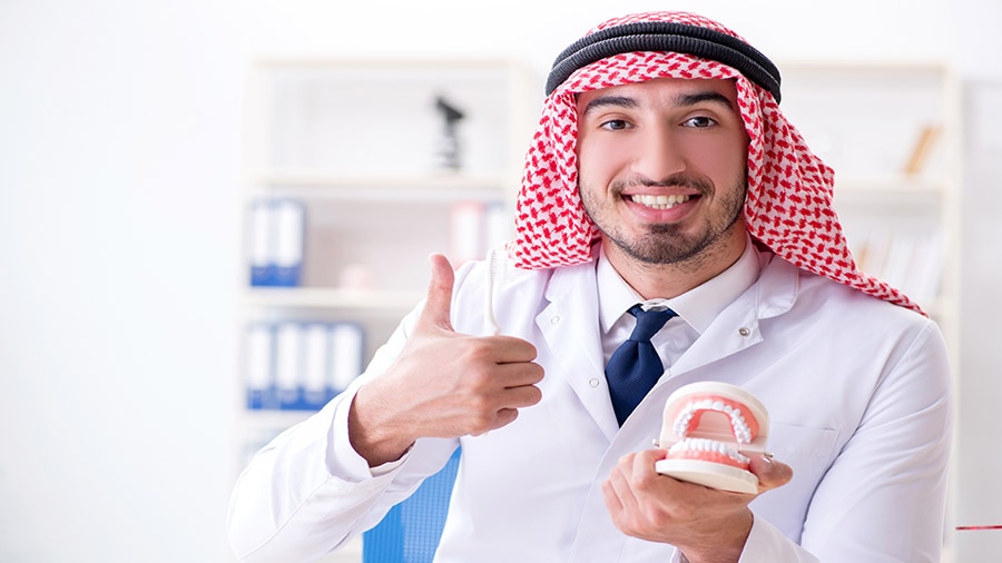 تكلفة تبييض الأسنان بطريقة احترافية