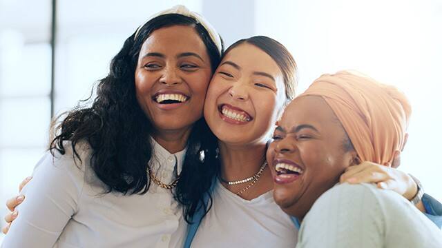 Mujeres sonriendo