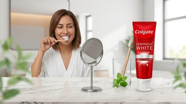 mujer-con-sonrisa-perfecta-debido-a-su-blanqueamiento-dental