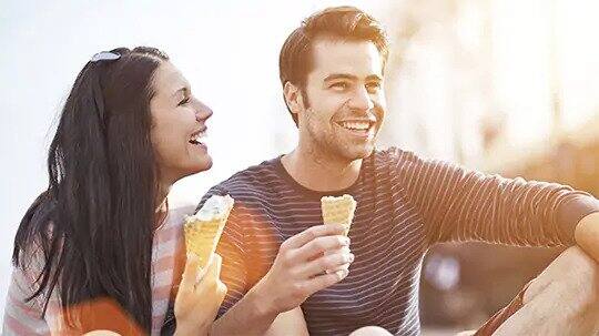 couple eating ice cream