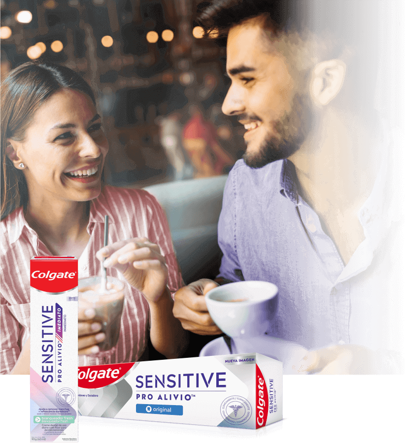 Imagen de pareja disfrutando bebidas calientes y productos SENSITIVE PRO ALIVIO