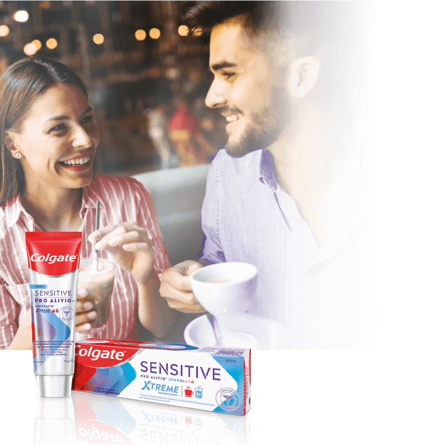 Imagen de pareja disfrutando bebidas calientes y productos SENSITIVE PRO ALIVIO