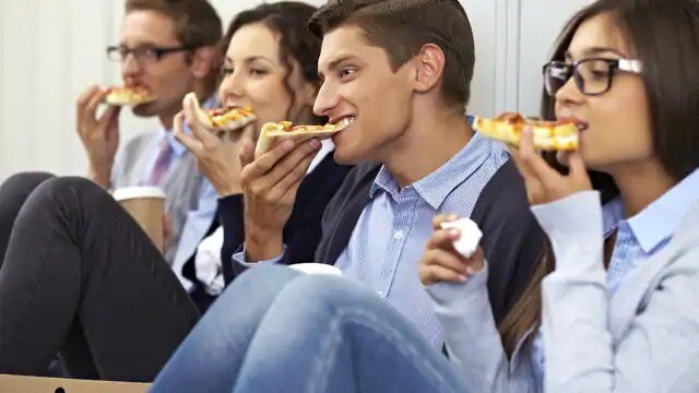 people limiting effects of sugar on teeth by eating pizza