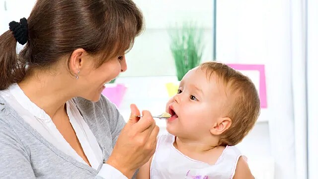 bebé aún sin esmalte dental