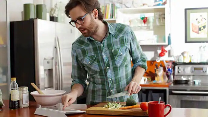 man cooking teeth friendly foods