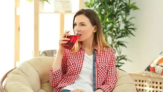 woman drinking teeth friendly juice