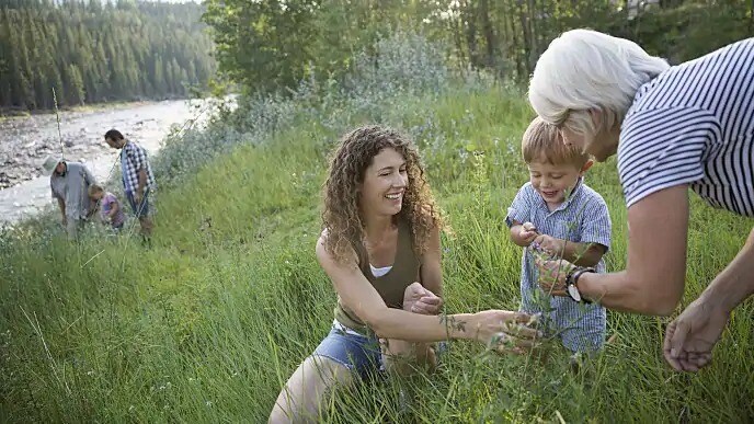 family is playing happily outdoors after enlarged papillae treatment