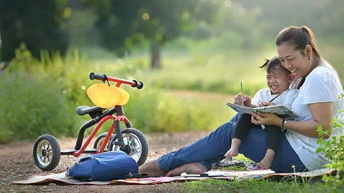 parent helping child color