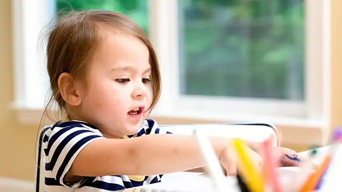 Toddler finger painting