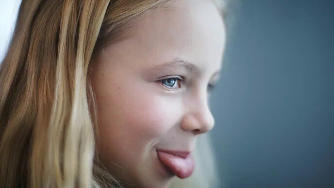 kid with healthy tongue color