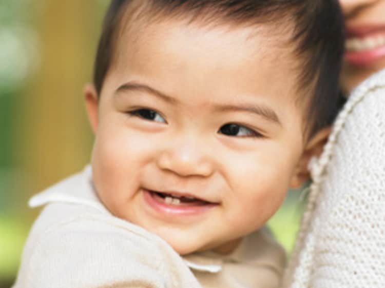 toddler smiling with infant teeth