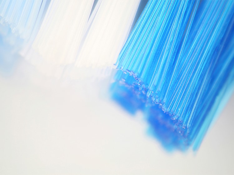 17xSlimmer† tip bristles for a deep clean