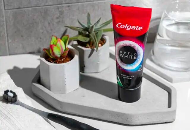 Colgate Optic White O2