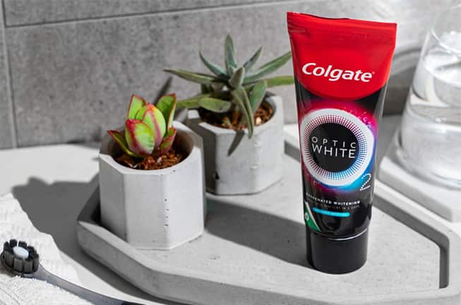 Colgate Optic White O2 Toothpaste with Active Oxygen Whitening Technology