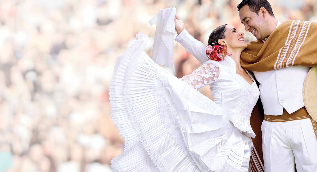 mujer y hombre bailando