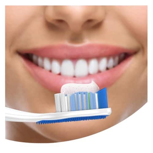 Cepillo con crema dental