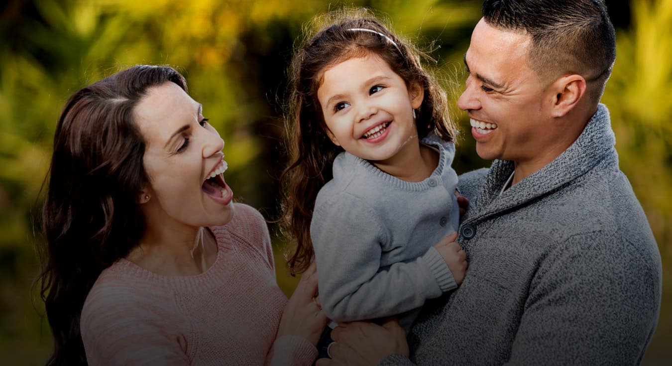 Familia sonriendo