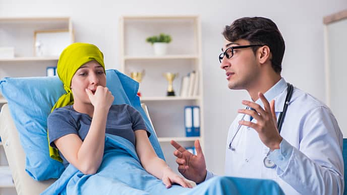 doctor visiting tongue cancer patient