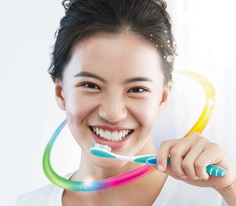 Colgate® Total® woman brushing her teeth Colgate® Total® woman brushing her teeth