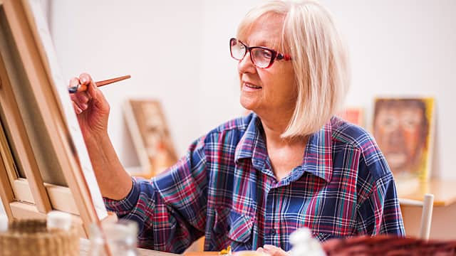 an old female is painting after bone infection was treated after a tooth extraction
