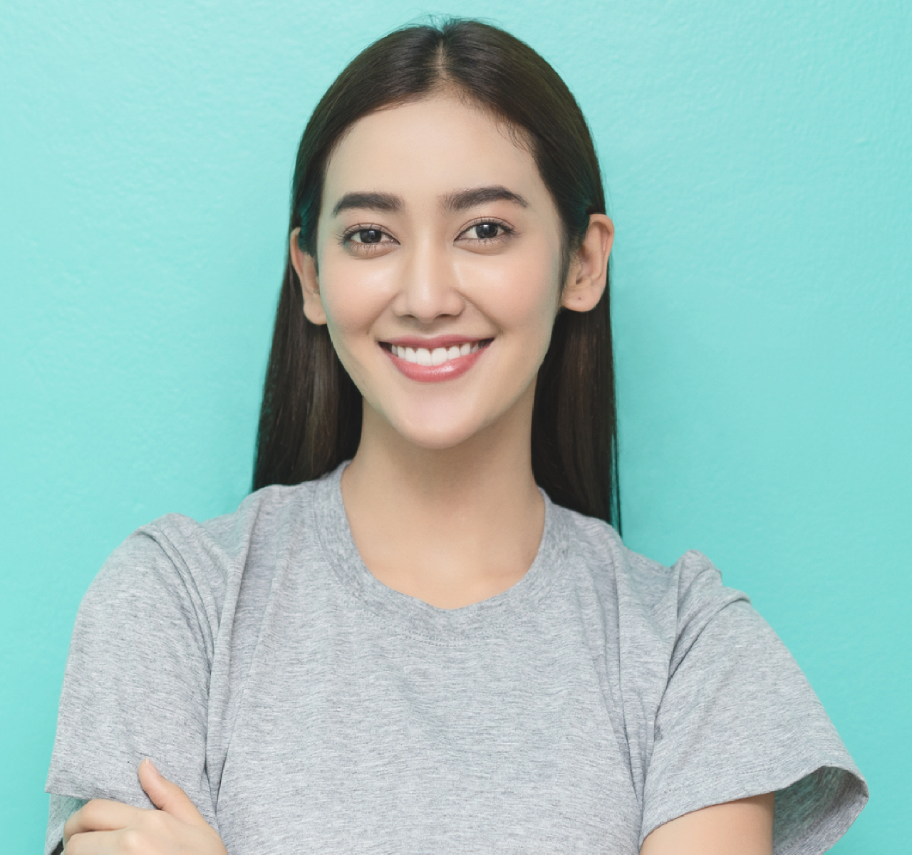 woman smiling showing white teeth