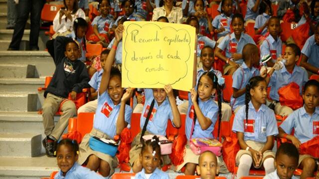 BSBF celebra el dia nacional del cepillado en República Dominicana