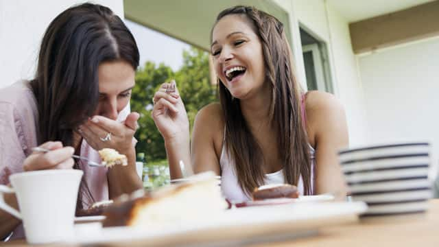 Mujeres sonriendo