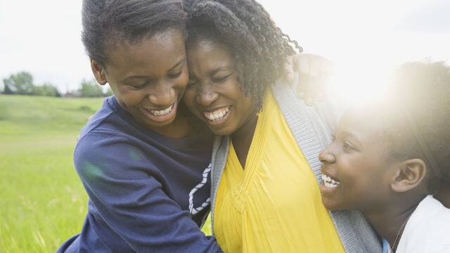 Mujeres sonriendo