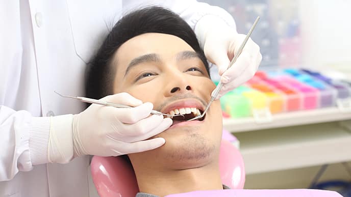 วิธีรักษาอาการปวดฟันและเหงือกบวมจากฟันผุ | Colgate®