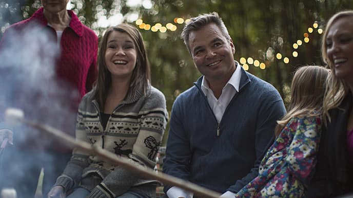 Familia feliz reunida