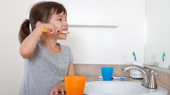 girl brushing teeth