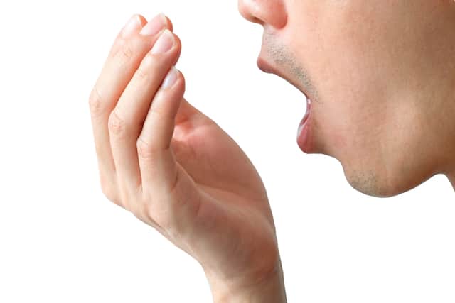 أسباب رائحة الفم الكريهة من المعدة كولجيت®