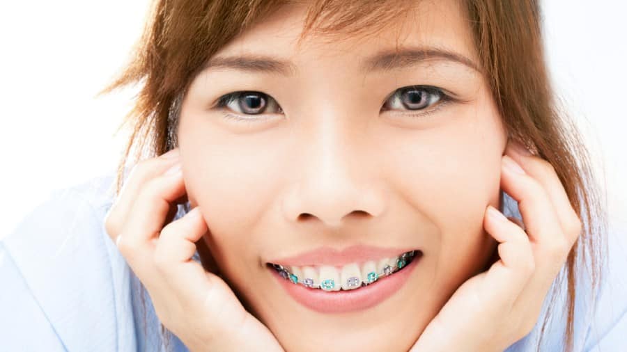 จัดฟันเจ็บไหม เคล็บลับที่ช่วยบรรเทาอาการปวด - คอลเกต