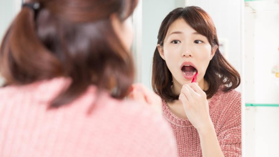 cara membersihkan lidah untuk mengelakan nafas berbau - colgate malaysia cara membersihkan lidah untuk mengelakan nafas berbau - colgate malaysia