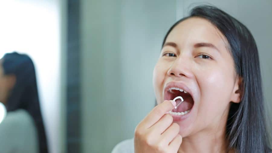 differences between waxed and unwaxed dental floss - colgate philippines