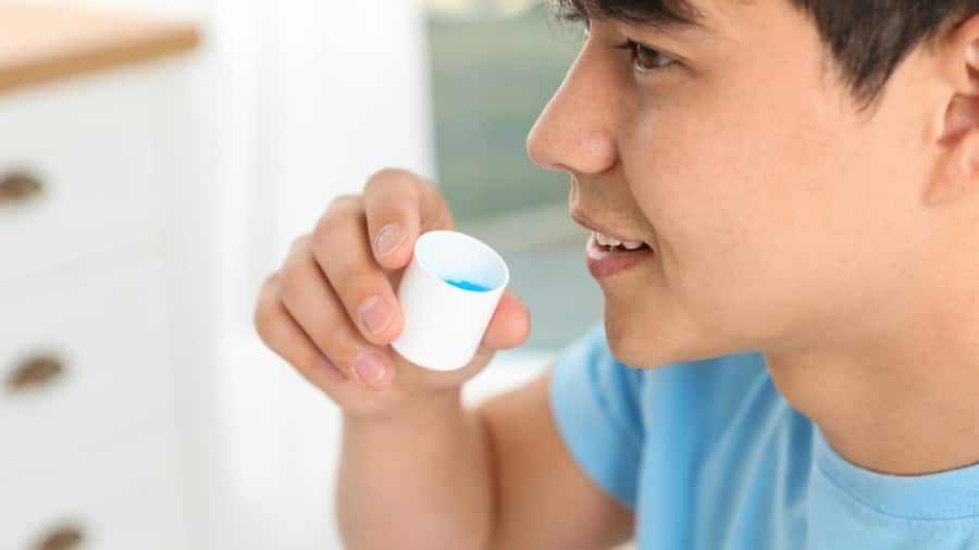 trouble with tonsil stones smell and bad breath - colgate singapore
