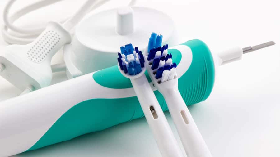 should you buy an electric vibrating toothbrush? - colgate in