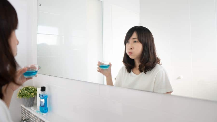 choosing the best teeth whitening mouthwash - colgate singapore