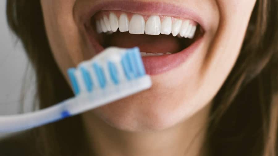 yang mana yang harus anda gunakan antara berus gigi lembut dan keras - colgate